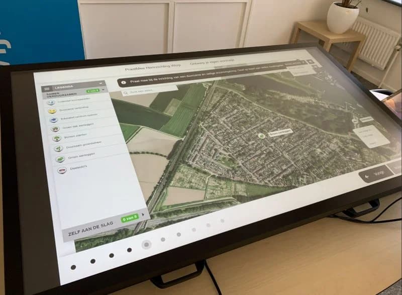 De draagbare TouchTable Go, opgesteld en klaar voor gebruik
